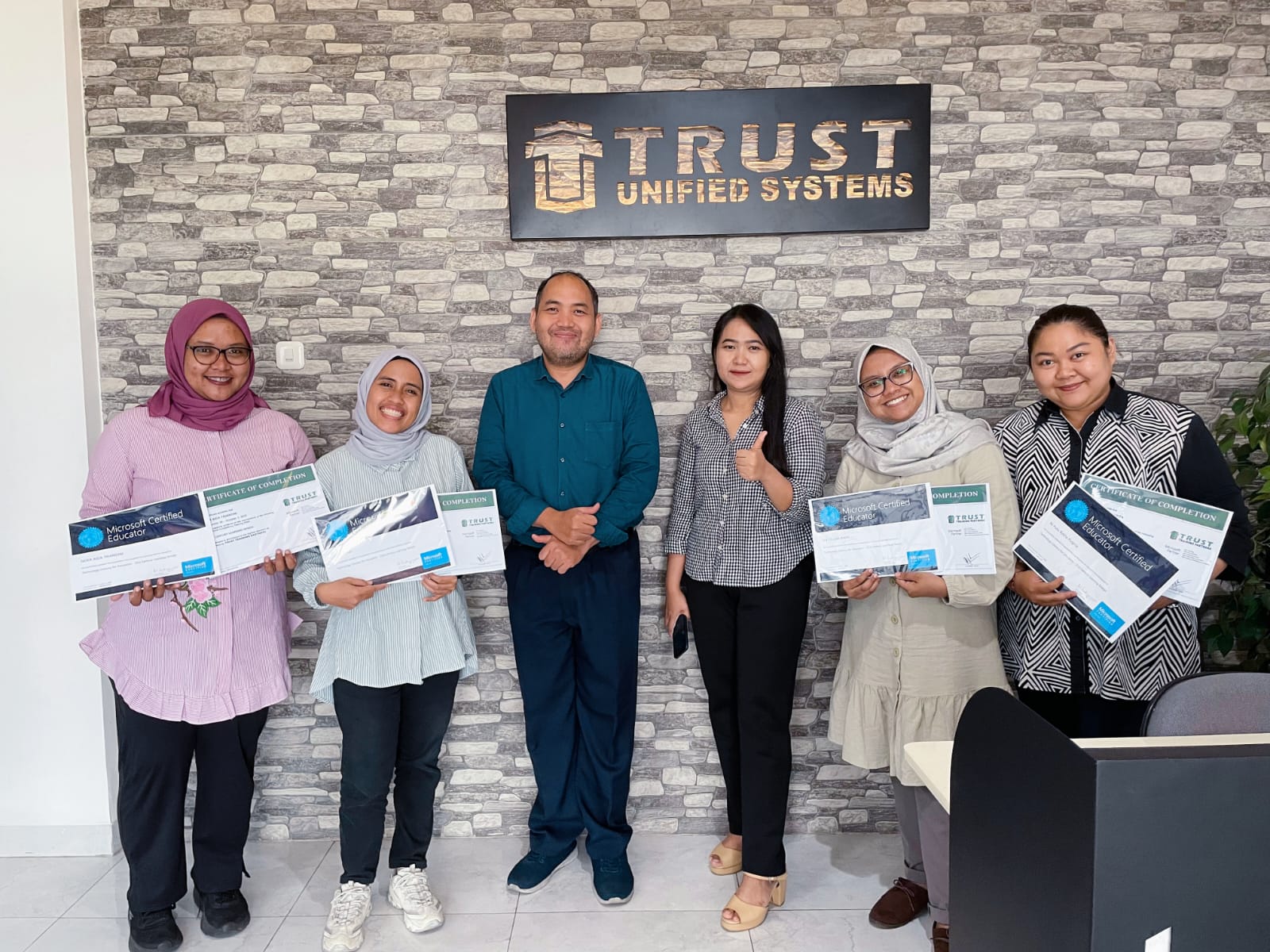 Dosen Program Studi Ekonomi Pembangunan Raih Sertifikasi Internasional Microsoft Certified Educator